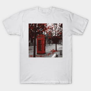 Red Phone Booths I London Street Nostalgia T-Shirt